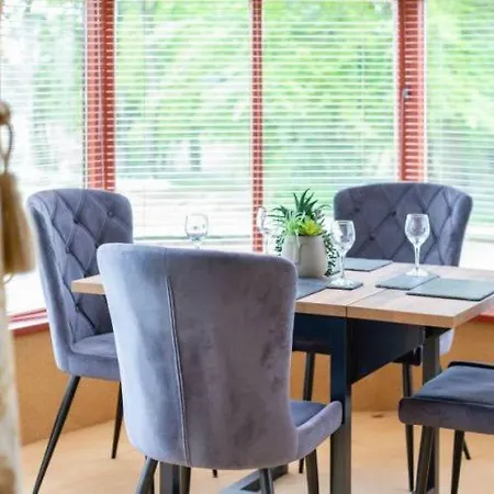 Garden Apartment, Appleby, Discounted Treatments *